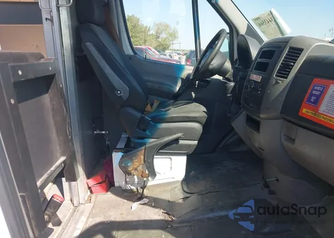 2015 Mercedes-Benz Sprinter 2500 High Roof из США, поврежденный, VIN WD3PE8DB3FP134389
